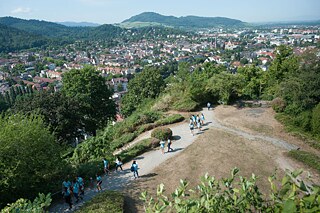 IDO Teilnehmer auf dem Weg zum Schlossberg