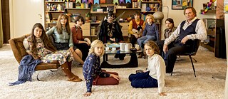 WANN WIRD ES ENDLICH WIEDER SO, WIE ES NIE WAR | Dir. Sonja Heiss | Familienfoto