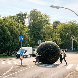 Black Roll van Yvonne Dröge Wendel, gecureerd van Jules van den Langenberg