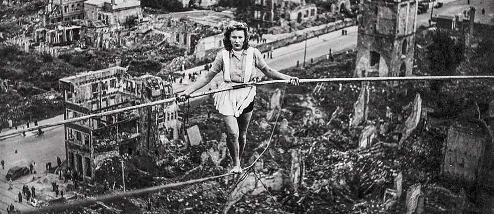 Seiltänzerin über Köln, 1946