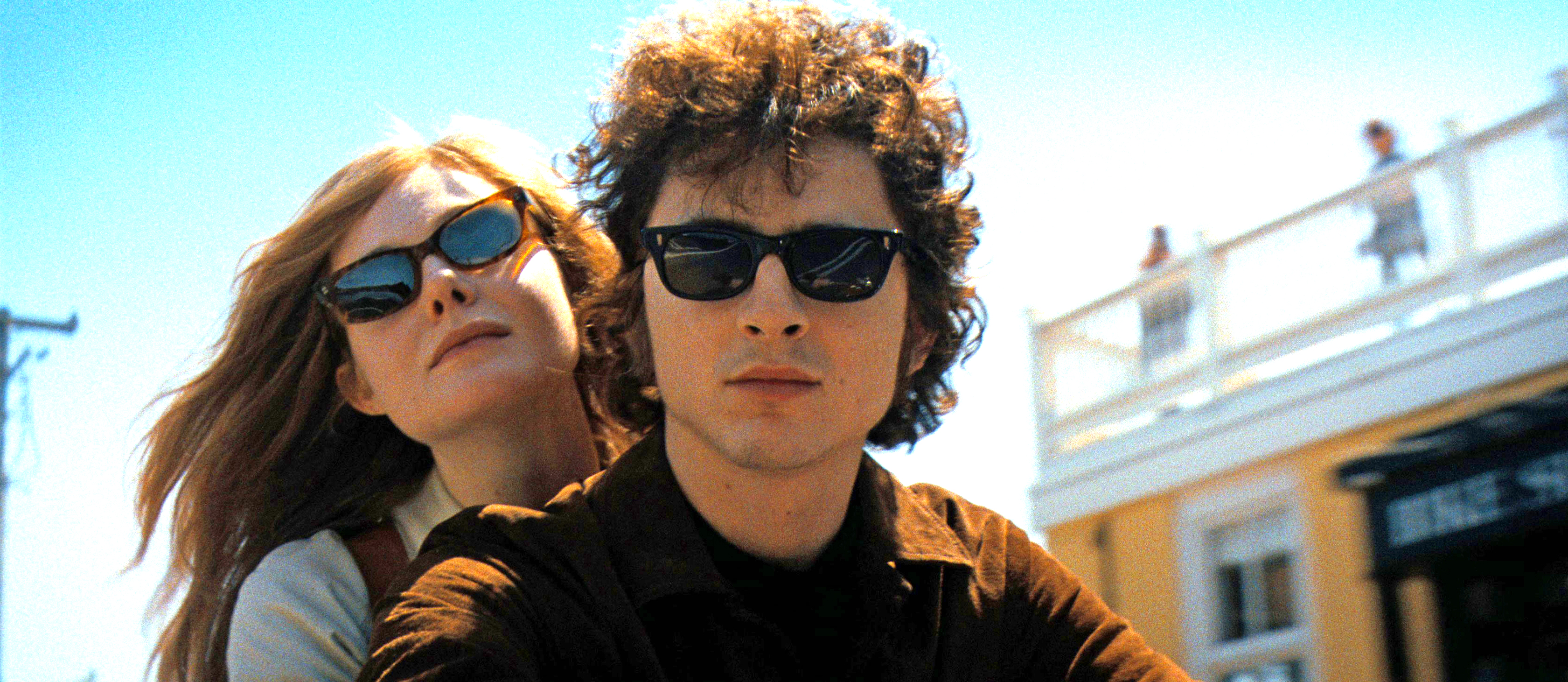 Elle Fanning y Timothée Chalamet en „A Complete Unknown“ (Like a Complete Unknown). Director James Mangold