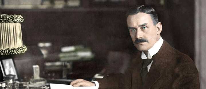 Thomas Mann 1916, portrét u psacího stolu, kolorováno dodatečně
