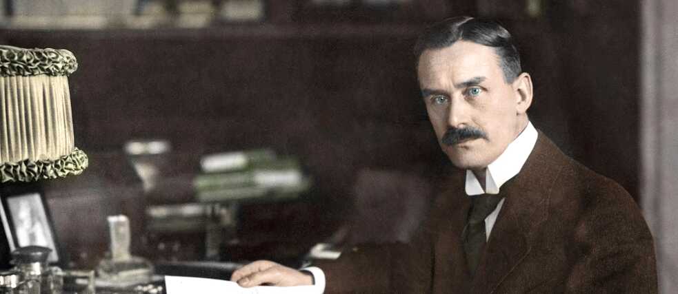 Thomas Mann 1916, portrait at desk, coloured