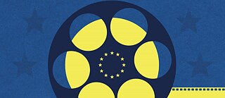 Blauer Hintergrund, darauf ein Kreis aus 12 gelben Sternen, über die jeweils ein rotes Herz gesprayed ist.