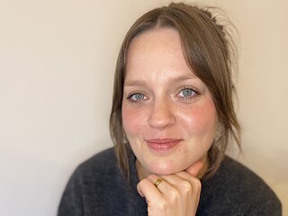 Auf dem Bild ist ein Porträtfoto von Lea Schüler zu sehen. 