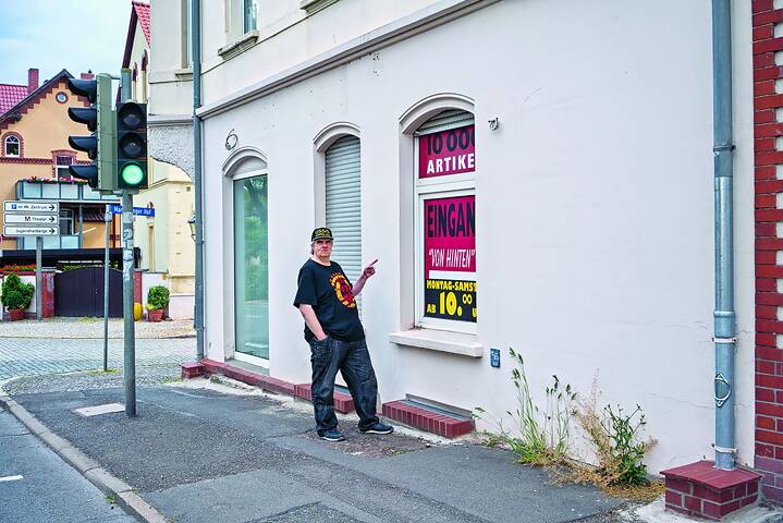 Eigentümer vor seinem Sexhop in Quedlinburg