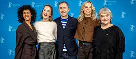 Ihr Film „Drømmer“ (Dreams) erhielt den Goldenen Bären. Regisseur Dag Johan Haugerud und die Schauspielerinnen Selome Emnetu, Ella Øverbye, Ane Dahl Torp und Anne Marit Jacobsen