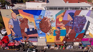 Selon le documentaire « El corazón de La Merced » de la Fondation ORB, 68 groupes ethniques et 18 langues indigènes sont reconnus parmi les habitants et les travailleurs de la région. 