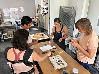 Besuch der Lithografiewerkstatt Münchner Künstlerhaus Stiftung mit Raquel Ro, João Paulo Lima Barreto, Anita Ekman und Frauke Zabel