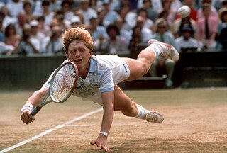 Wimbledon im Juli 1985: Der 17jährige Boris Becker hechtet einem Ball hinterher