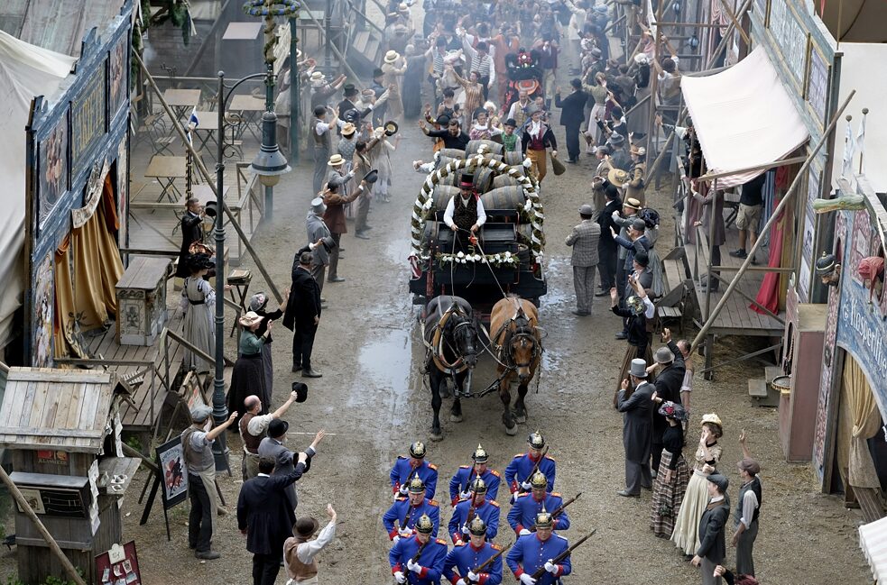 Standfoto aus der Serie "Oktoberfest 1900"