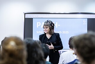 Dr. Ziona Levy, Leiterin der Sprachabteilung am israelischen Erziehungsministerium,