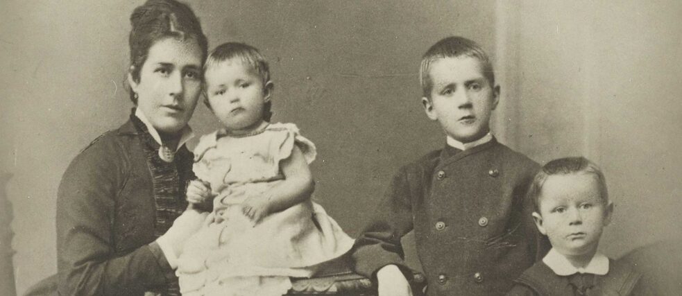 Portrait of  Julia Mann with children