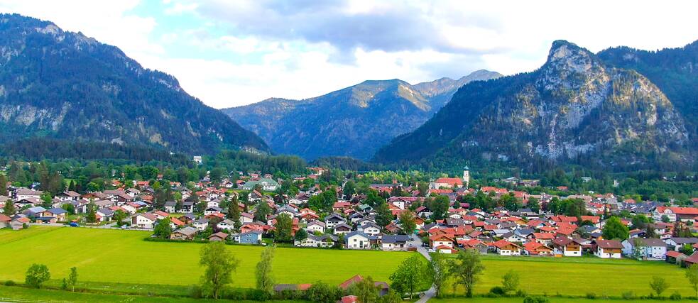Every ten years, a small town in the Bavarian Alps attracts hundreds of thousands of visitors from all over the world: a view of Oberammergau.