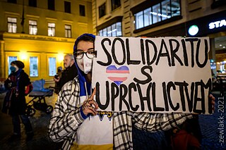 Pražská solidární demonstrace (22. listopadu 2021) s lidmi na útěku a nesouhlas s postupem české vlády i Evropské unie.