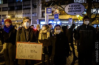 Pražská solidární demonstrace (22. listopadu 2021) s lidmi na útěku a nesouhlas s postupem české vlády i Evropské unie.