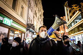 Pražská solidární demonstrace (22. listopadu 2021) s lidmi na útěku a nesouhlas s postupem české vlády i Evropské unie.