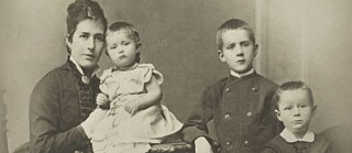 Porträt von Julia Mann mit Kindern