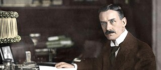 Thomas Mann 1916, Porträt am Schreibtisch, nachträglich coloriert