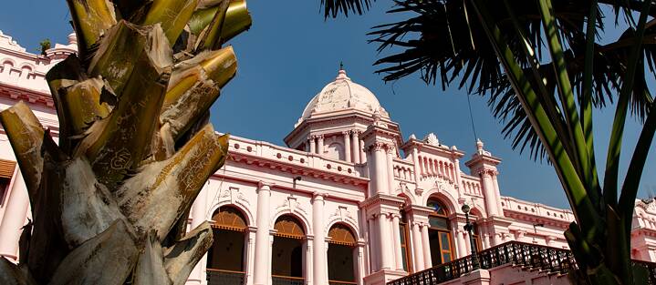 Die ikonische Kuppel des Ahsan Manzil