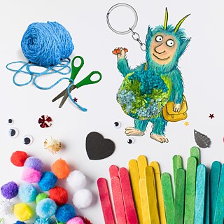 Crafting Wuschel with wool and scissors
