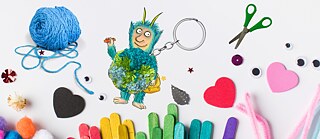 Crafting Wuschel with wool and scissors