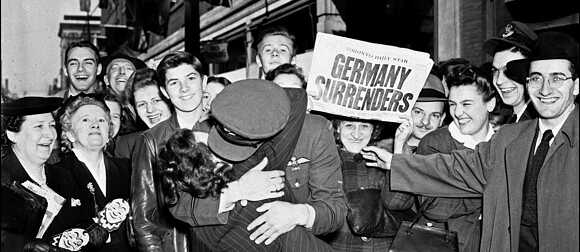VE-Day Celebrations in Toronto on May 8, 1945 (2300x1000)