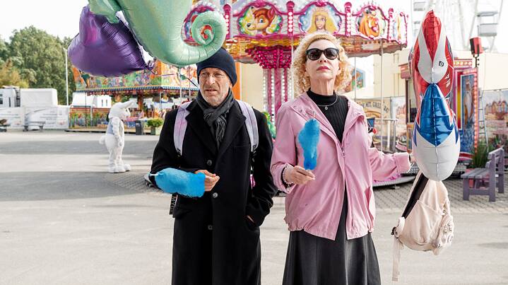 Jackie und Mimi Zweifler auf einer Kirmes 