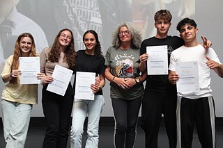 Foto de los alumnos/as y la profesora del IES Garcilaso de la Vega 1