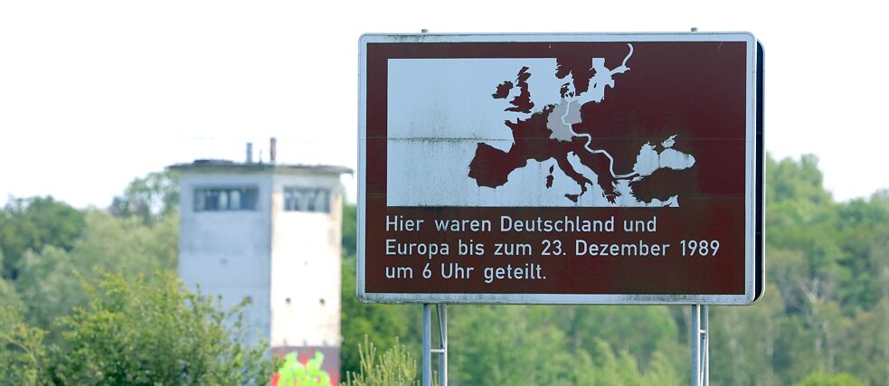 Scenic nature and history on a cycle tour along the Green Belt: an information sign about the division of Germany, on the former border between East and West Germany, can be seen on State Road 5 near Schrampe in the western Altmark region.