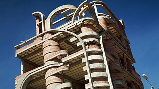 Schlachthäuser der Moderne, Film von Heinz Emigholz, Baustelle von Freddy Mamani © Filmgalerie 451