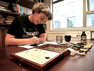 A photograph of Viviane Schwarz at work
