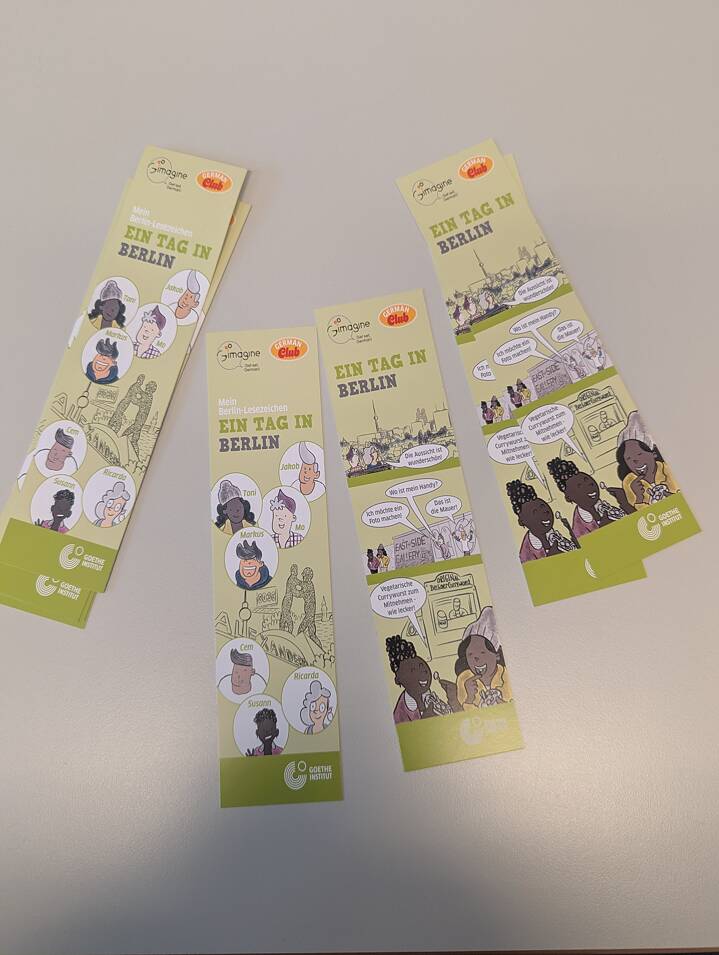 Bookmark with the characters of the comic One Day in Berlin