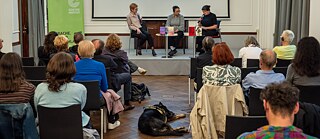 Minout Prahu s Ronyou Othmann, Radkou Denemarkovou a Evou Vondálovou