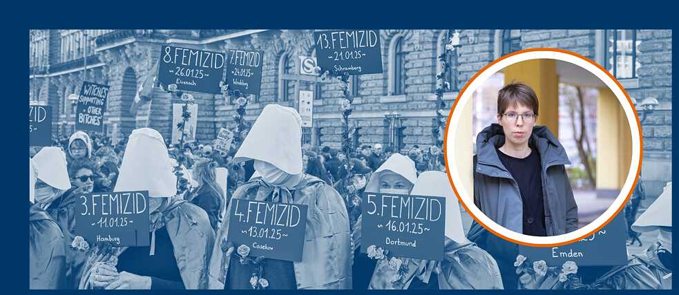 Hamburger Rathausmarkt: Teilnehmerinnen von „Handmaidsriot” mit einer Aktion gegen Femizide