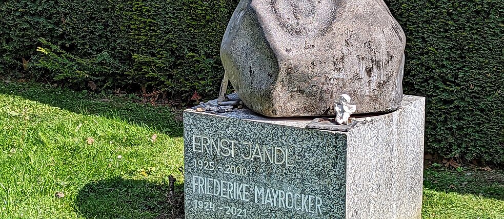 Grab von Ernst Jandl und Friederike Mayröcker auf dem Wiener Zentralfriedhof