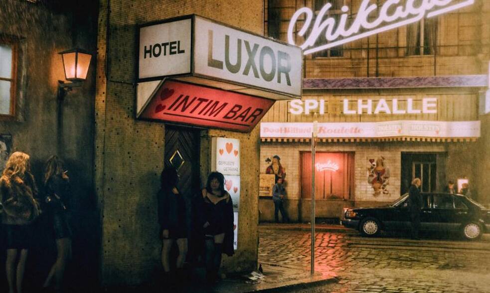 Standbild aus der Amazon Prime Germany original Serie"Luden - Konige der Reeperbahn"