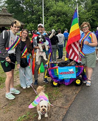 Gruppe bei einer Pride-Veranstaltung