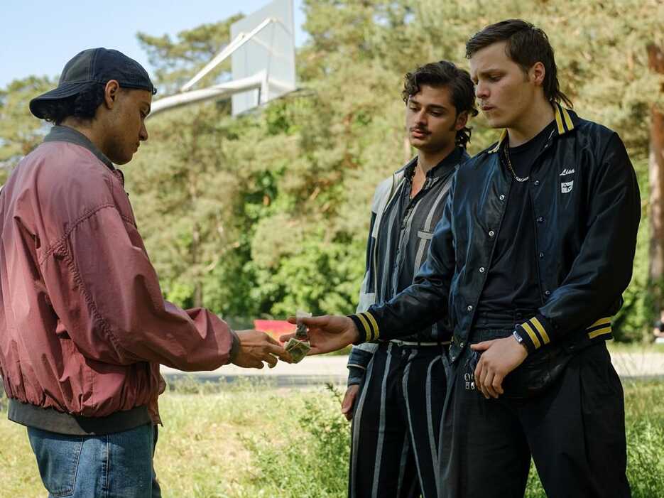 Standbild aus der Warner TV original Serie "Almost Fly"