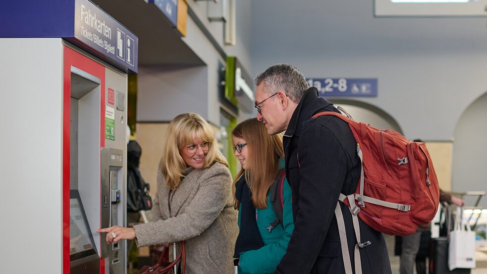 Am Fahrkartenautomaten
