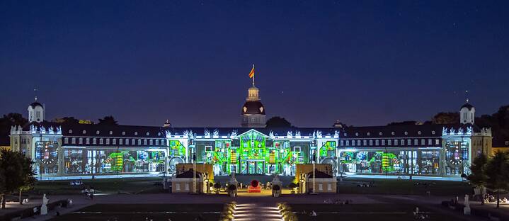 Trial run ahead of the festival season: an excerpt from the projection “The Object of the Mind” by Global Illumination during rehearsals for the Schlosslichtspiele in 2018.