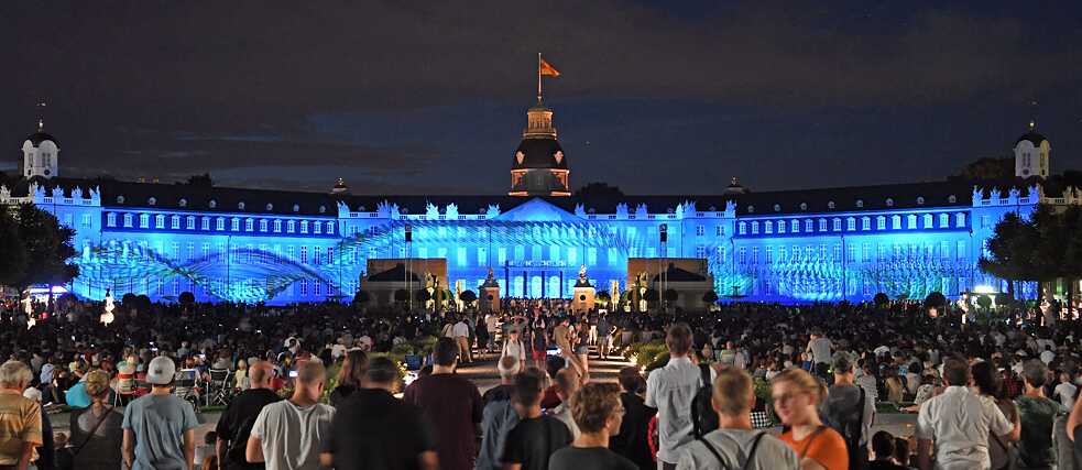 A real crowd-puller every year: the Karlsruhe Palace Schlosslichtspiele festival. 
