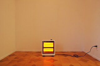 Satoko Matsui, “Dummy Heater”, electric heater, CCFL, color filter, 2016