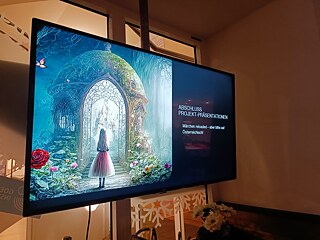 Ein Bildschirm zeigt eine Präsentation.