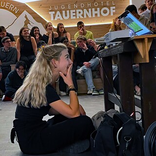 Unsere Lehrerinnen bestaunten die Projekte.