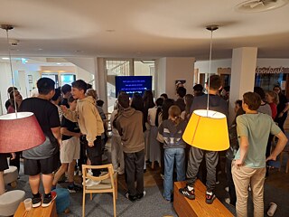 Jugendliche beim Karaoke