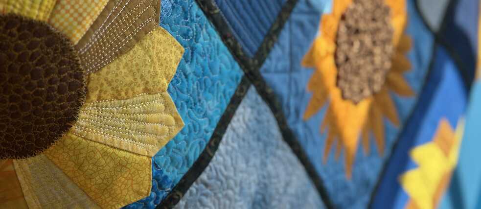 Patchworkdecke mit Sonnenblumenmuster