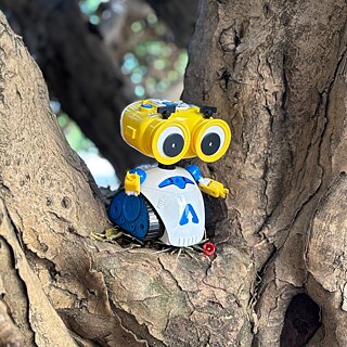 Roboter Andy im Garten des Goethe-Instituts