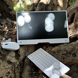 Roboteca_Raspberry Pi Kit 500 im Garten des Goethe-Instituts