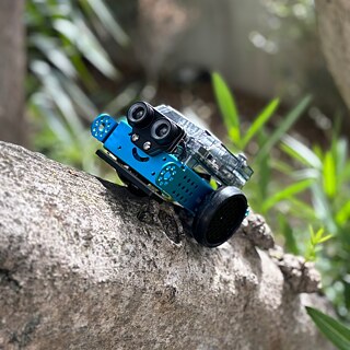 Roboteca_mBot2 im Garten des Goethe-Instituts